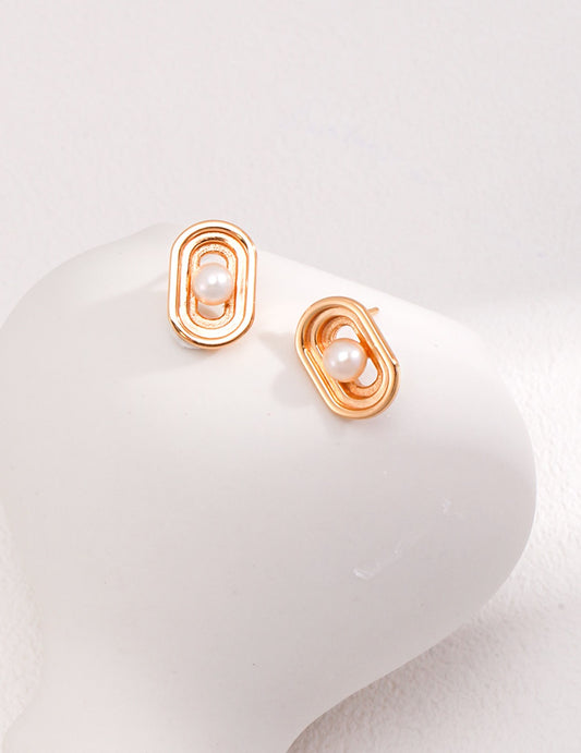 Oval and pearl earrings