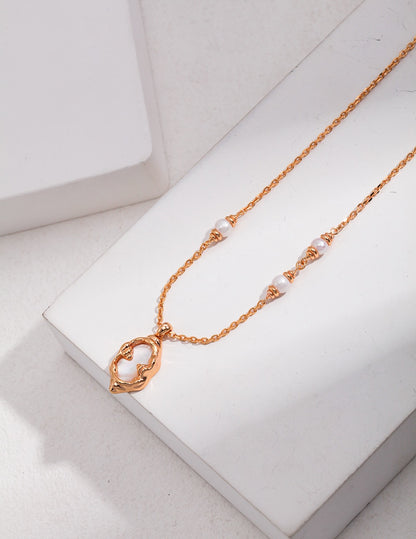 Lava fluid designed pearl necklace