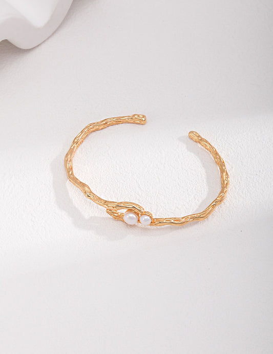 Gold line pearl bracelet